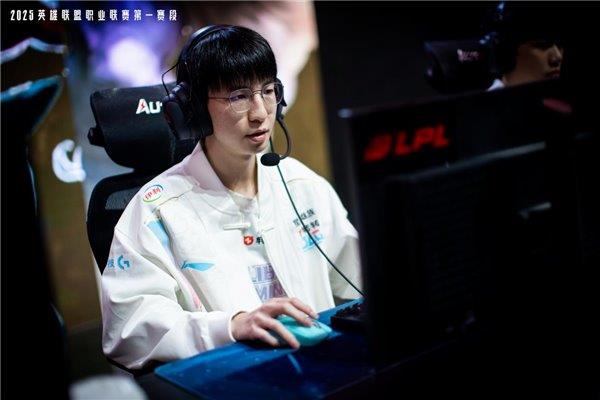 26年英雄联盟职业联赛 为玩家带来超凡体验瓦利棋牌无畏竞巅峰！傲风携手2025-20(图3)
