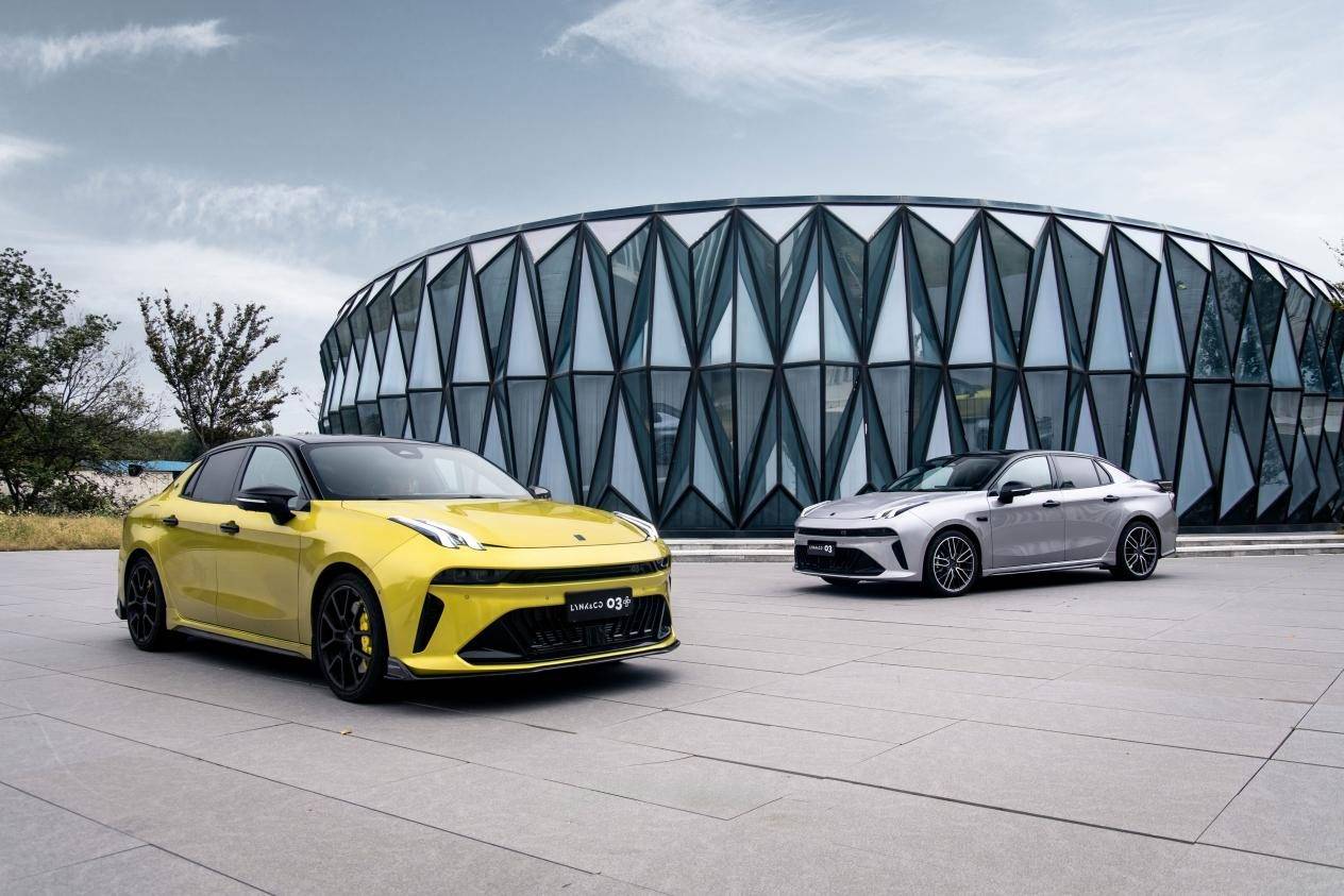 代领克03碳纤维尾翼加操控超给力瓦力游戏试玩开车想要稳又帅第三(图3)